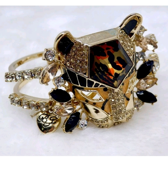 Betsey Johnson Hollywood Glam Bangle Bracelet - Picture 2 of 4